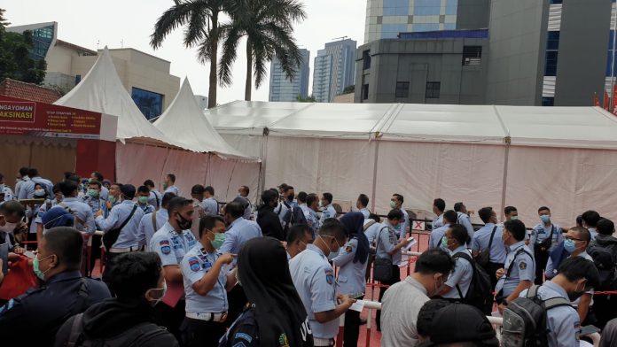 Kegiatan vaksinasi pegawai Kementerian Hukum dan HAM (Foto Evan R Kontributor Vibizmedia)