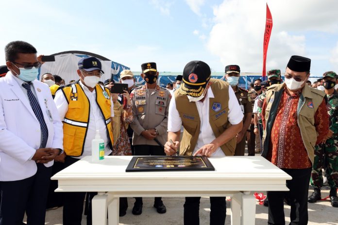 Kepala Badan Nasional Penanggulangan Bencana sekaligus Ketua Satuan Tugas Penanganan Covid-19 Letjen TNI Doni Monardo meresmikan Rumah Sakit Covid-19 RSUD Ir. Soekarno di Kabupaten Bangka