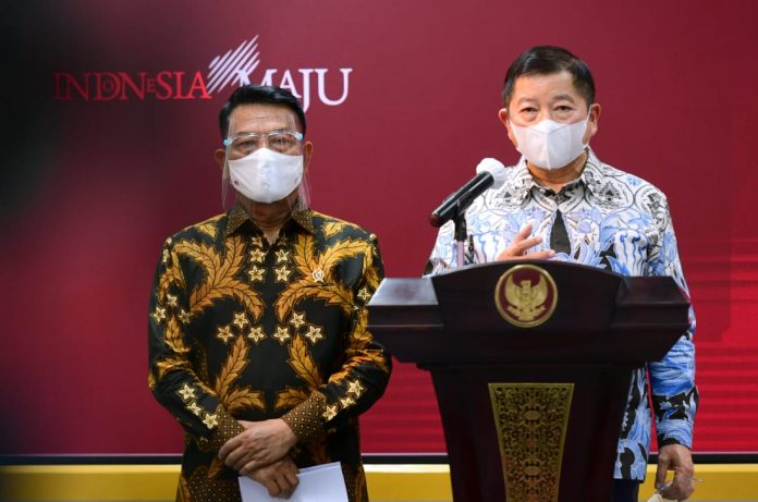 Menteri PPN atau Kepala Bappenas Suharso Monoarfa dengan Kepala KSP Moeldoko di Kantor Presiden