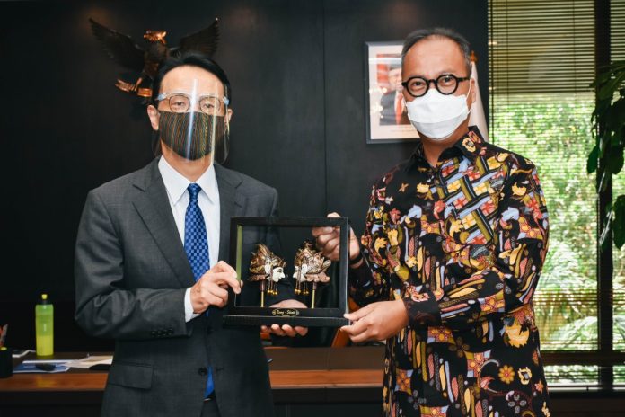 Menteri Perindustrian Agus Gumiwang Kartasasmita