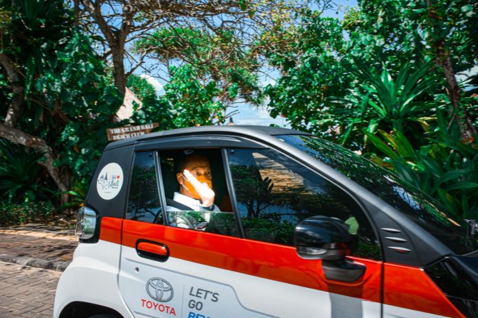 Menteri Perindustrian Agus Gumiwang Kartasasmita meresmikan Toyota EV Mobility Project di Nusa Dua