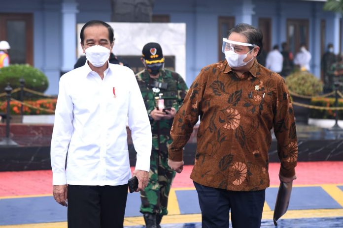 Presiden Joko Widodo melakukan kunjungan kerja ke Provinsi Daerah Istimewa Yogyakarta dan Jawa Tengah untuk meninjau sejumlah vaksinasi massal