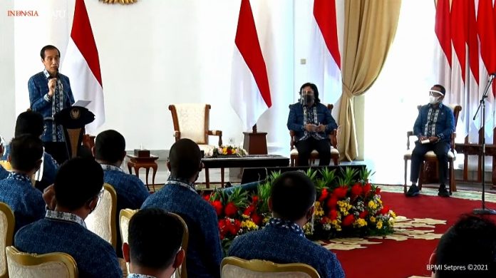 Presiden Joko Widodo memberikan pengarahan dalam Rapat Kerja Nasional XVII Himpunan Pengusaha Muda Tahun 2021, pada Jumat, 5 Maret 2021 di Istana Kepresidenan Bogor