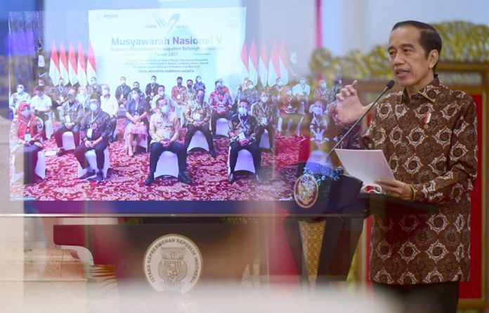 Presiden Jokowi membuka Musyawarah Nasional V Asosiasi Pemerintah Kabupaten Seluruh Indonesia di Istana Negara