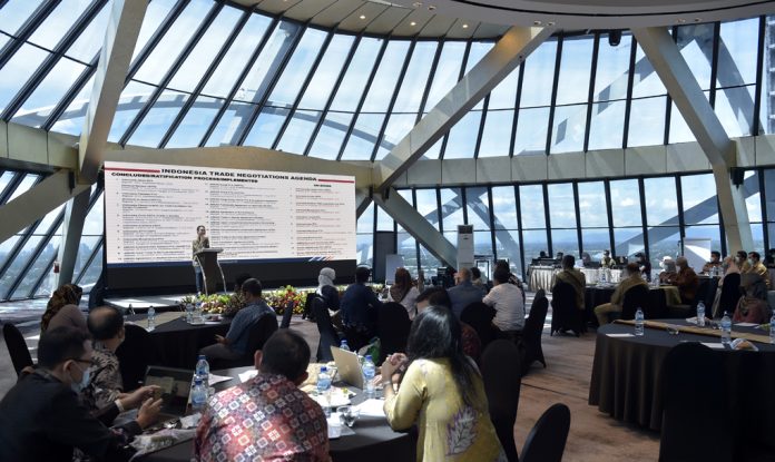 Wakil Menteri Perdagangan Jerry Sambuaga membuka acara Forum Pengembangan Ekspor Nasional dan Sosialisasi Hasil Perundingan Perdagangan Internasional