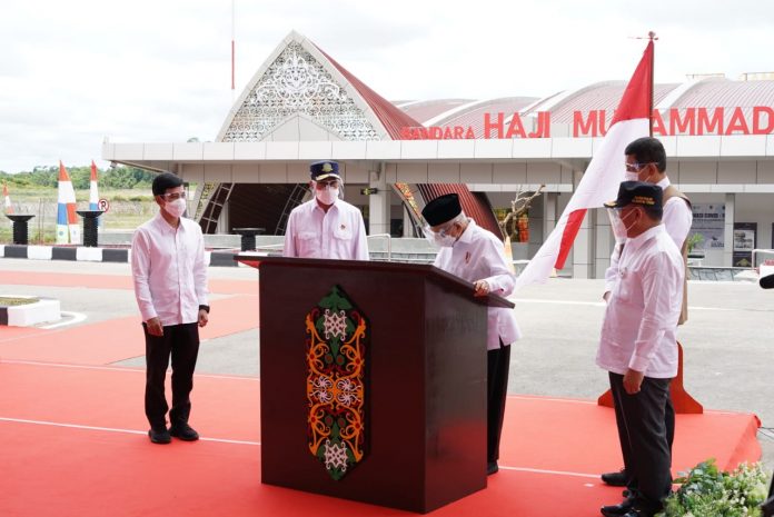 Peresmian Bandara Haji M Sidik