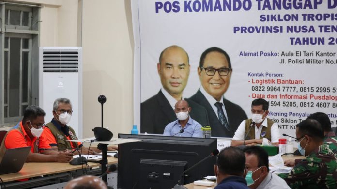 Kepala Badan Nasional Penanggulangan Bencana Letnan Jendral TNI Dr. (H.C.) Doni Monardo didampingi Gubernur NTT Viktor Bungtilu Laiskodat