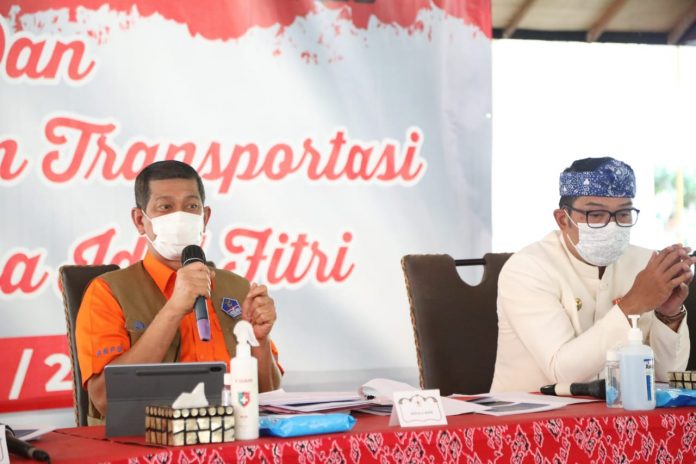 Kepala Badan Nasional Penanggulangan Bencana sekaligus Ketua Satgas Penanganan Covid-19 Letnan Jenderal TNI Dr. (H.C) Doni Monardo bersama Gubernur Jawa Barat Ridwan Kamil
