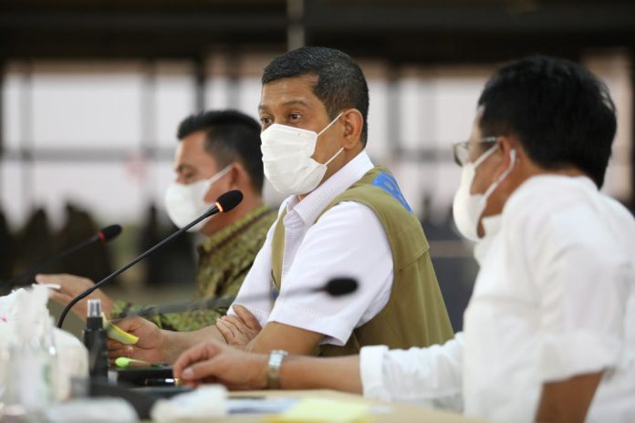 Ketua Satgas Penanganan Covid-19 Letjen TNI Dr. (H.C.) Doni Monardo memimpin Rapat Kerja Penanganan COVID-19 dan Pemulangan PMI atau WNI di Batam, Kepri
