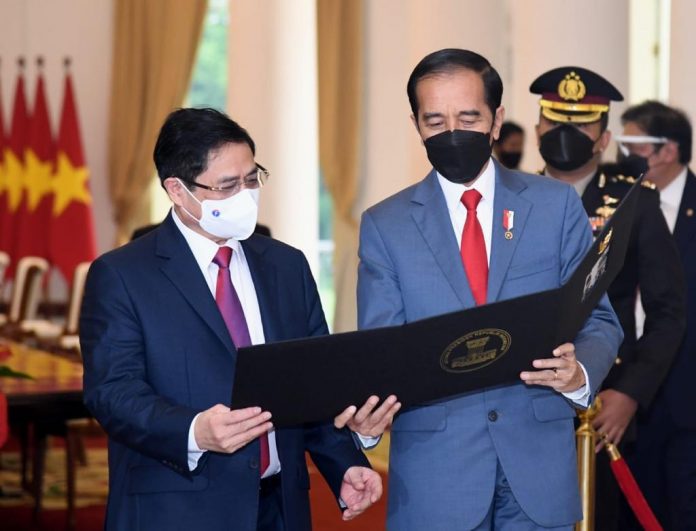 Perdana Menteri Vietnam Pham Minh Chinch tiba di Istana Bogor disambut oleh Presiden Joko Widodo