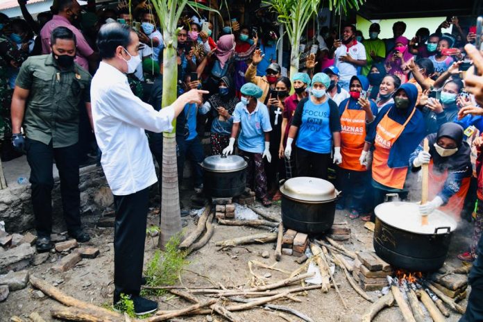 Presiden Joko Widodo Tinjau Posko Pengungsi di Kabupaten Lembata, Nusa Tenggara Timur