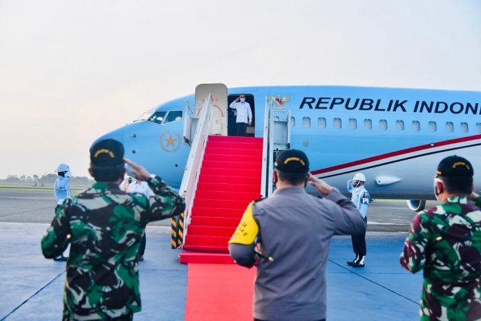 Presiden Joko Widodo melakukan kunjungan kerja ke Provinsi Nusa Tenggara Timur untuk meninjau pasca bencana