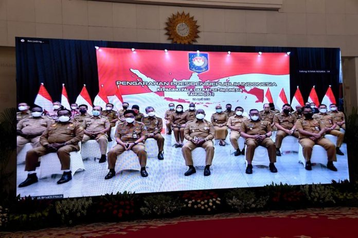Presiden Joko Widodo memberikan arahan secara virtual kepada kepala daerah se-Indonesia