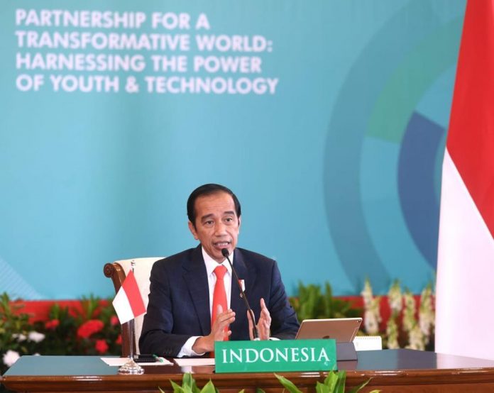 Presiden Joko Widodo menyampaikan pidato secara virtual dari Istana Negara, Jakarta, pada Konferensi Tingkat Tinggi ke-10 D-8