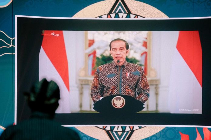 Presiden saat memberikan sambutan secara virtual dari Istana Negara di acara peluncuran Kharisma Event Nusantara