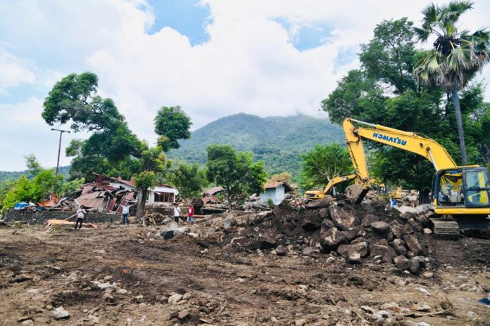 Salah satu lokasi terdampak bencana yang disebabkan oleh Siklon Tropis Seroja di Desa Amakaka, Kecamatan Ile Ape, Flores Timur, Nusa Tenggara Timur