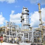 Harga Minyak Turun di Tengah Konflik Timur Tengah, Pasokan Global Masih Terancam Kilang minyak