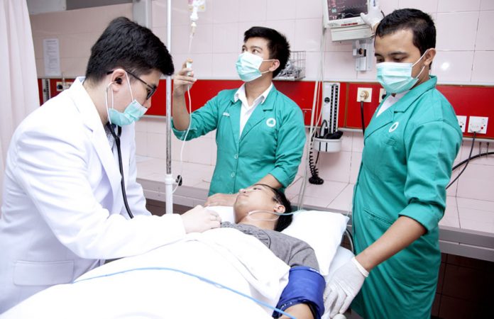 Ilustrasi layanan kesehatan di Indonesia