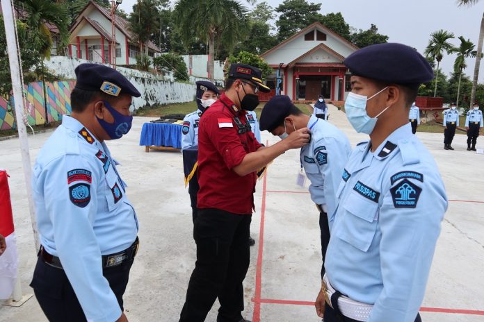 kadivpas-buka-kegiatan-peltihan-pengawalan-dan-pengamanan-di-lpka-muara-bulian-2021_1