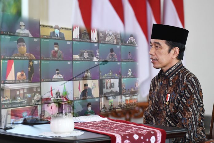 Presiden Joko Widodo ikuti acara doa bersama lintas agama bertajuk PrayFromHome Dari Rumah untuk Indonesia yang dilaksanakan secara virtual pada Minggu, 11 Juli 2021