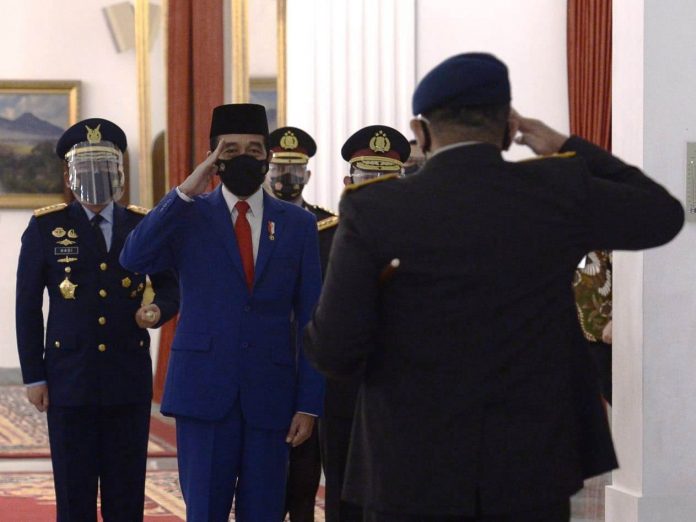 Presiden Joko Widodo memimpin Peringatan ke-75 Hari Bhayangkara Tahun 2021 di Istana Negara