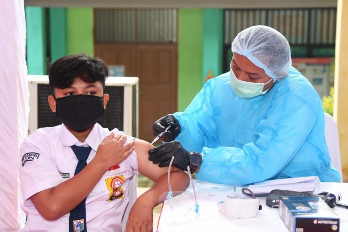 Vaksinasi Covid-19 bagi pelajar SMP dan SMA