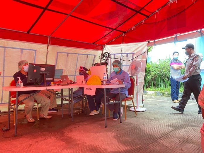 Ilustrasi suasana kegiatan vaksinasi di salah satu Puskesmas di Jakarta Barat (Foto Vera Herlina)
