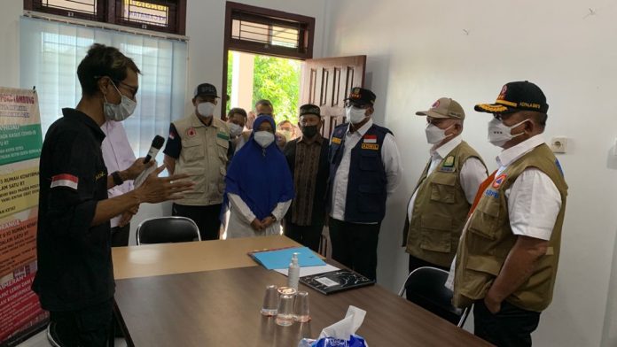 Kepala BNPB Letjen TNI Ganip Warsito meninjau pelaksanaan PPKM dan isolasi terpusat penanganan pasien Covid-19 di Kota Banda Aceh, Provinsi Aceh