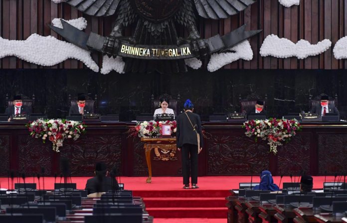 Presiden Joko Widodo menyampaikan Keterangan Pemerintah atas RUU APBN Tahun Anggaran 2022 beserta Nota Keuangannya di