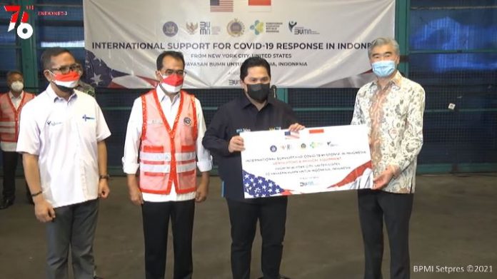 Serah terima secara simbolis bantuan ventilator dan alkes dari New York, AS, Selasa (17 Agustus 2021) siang. (Sumber BPMI Setpres)
