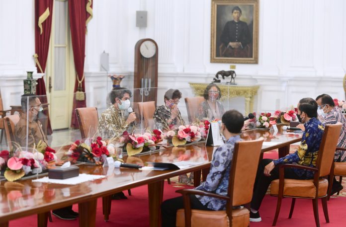 Presiden Joko Widodo menerima Komite Festival Film Indonesia (FFI) 2021 di Istana Merdeka, Jakarta, pada Senin, 6 September 2021.