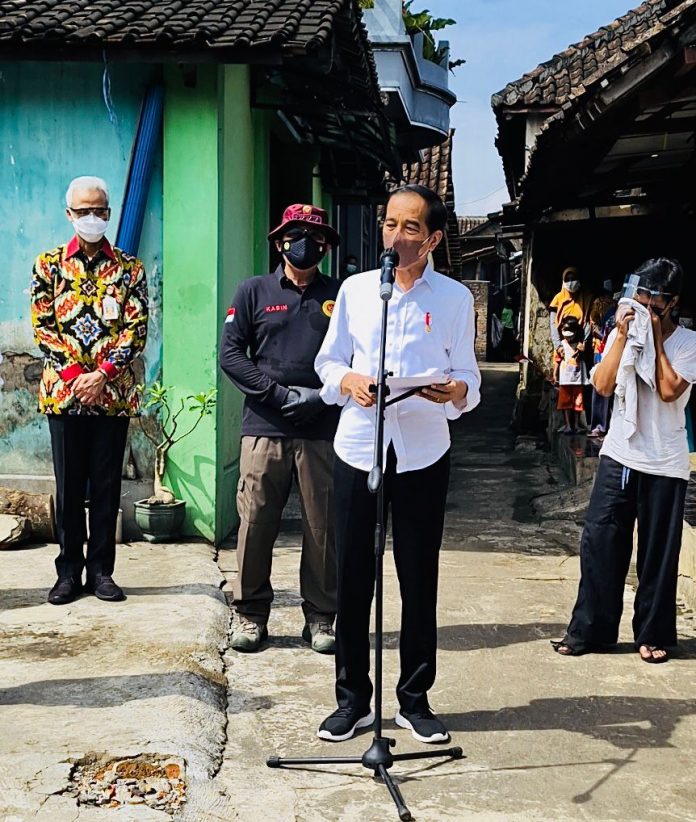 Presiden Joko Widodo bersama Ibu Negara Iriana Jokowi mengunjungi