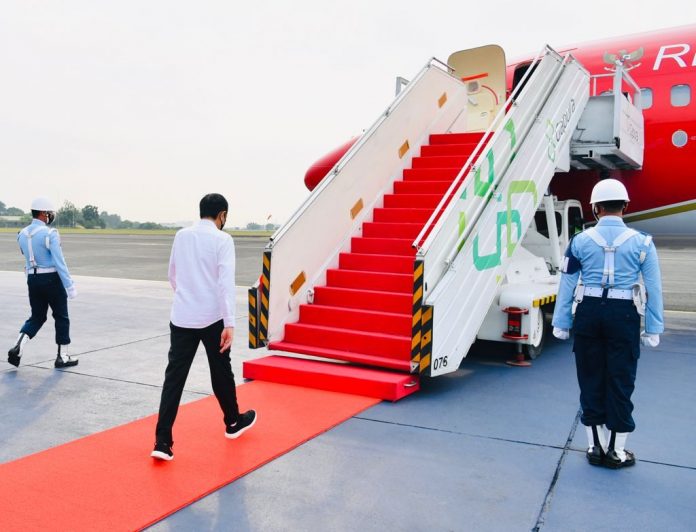 Presiden Joko Widodo melakukan kunjungan kerja ke Provinsi Jawa Timur untuk meninjau vaksinasi massal dan meresmikan Bendungan Bendo