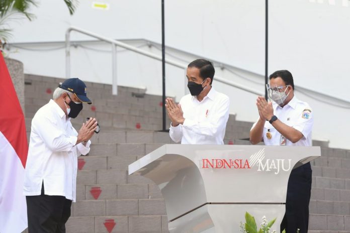 Presiden Joko Widodo meresmikan rumah susun, kios dan fasilitas Pasar Rumput