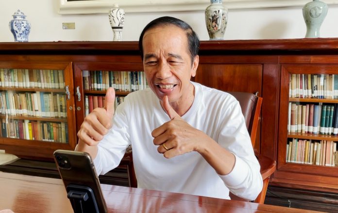 Presiden Jokowi melakukan panggilan video dengan para atlet dan Ketua National Paralympic Committee Indonesia, Senny Marbun