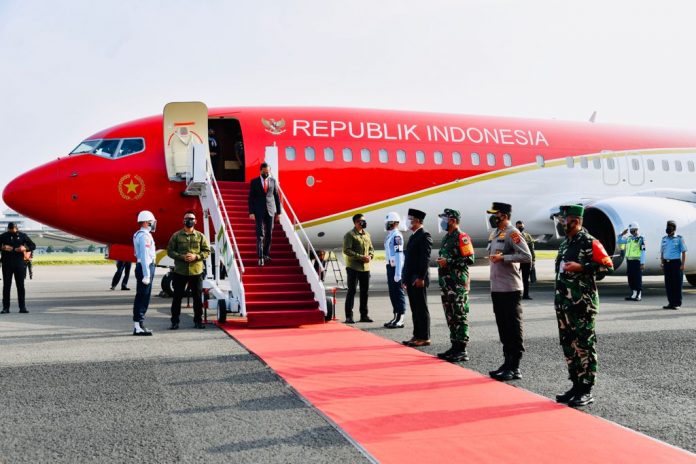 Presiden Joko Widodo bertolak ke Provinsi Jawa Barat guna melakukan kunjungan kerja pada Kamis, 7 Oktober 2021.