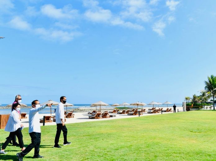Presiden Joko Widodo meninjau lokasi KTT G20 di Bali