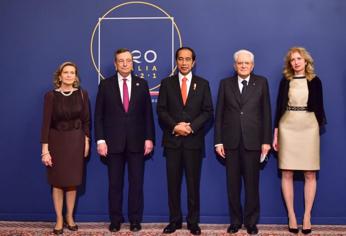 Presiden Joko Widodo menyampaikan pidatonya di KTT G20 yang membahas soal UMKM dan bisnis milik perempuan, pada Sabtu, 30 Oktober 2021 di La Nuvola, Roma, Italia.