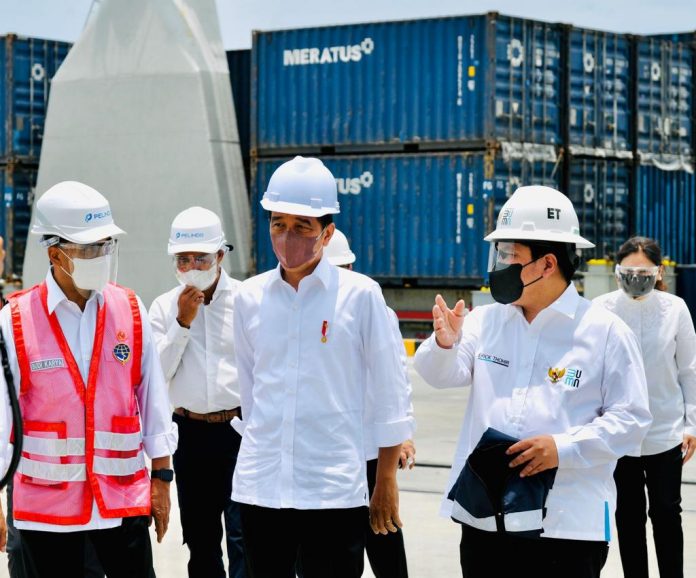 Presiden Joko Widodo meresmikan penggabungan atau merger BUMN PT Pelabuhan Indonesia (Persero) di Terminal Multipurpose Wae Kelambu, Kecamatan Komodo, Kabupaten Manggarai Barat