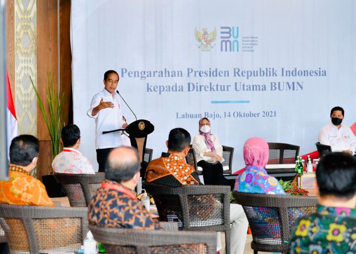 Presiden saat memberikan arahan kepada para direktur utama BUMN di Ballroom Hotel Meruorah Komodo, Kabupaten Manggarai Barat, Nusa Tenggara Timur