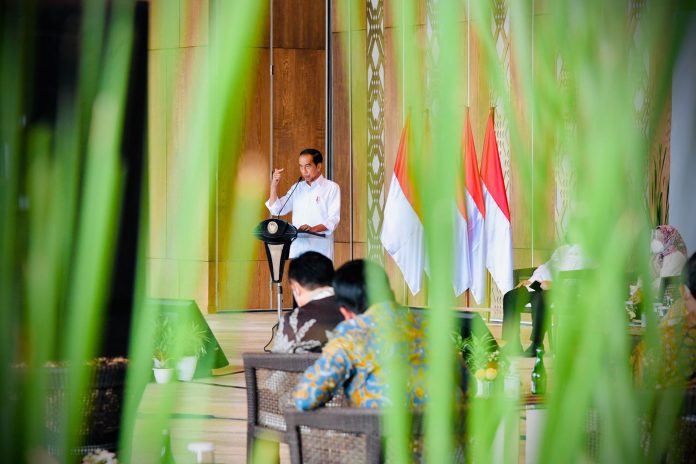 Presiden saat memberikan arahan kepada para Direktur Utama BUMN di Hotel Meruorah Komodo, Kabupaten Manggarai Barat, Nusa Tenggara Timur