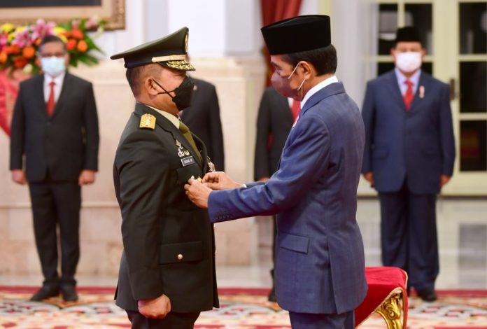 Presiden Joko Widodo mela