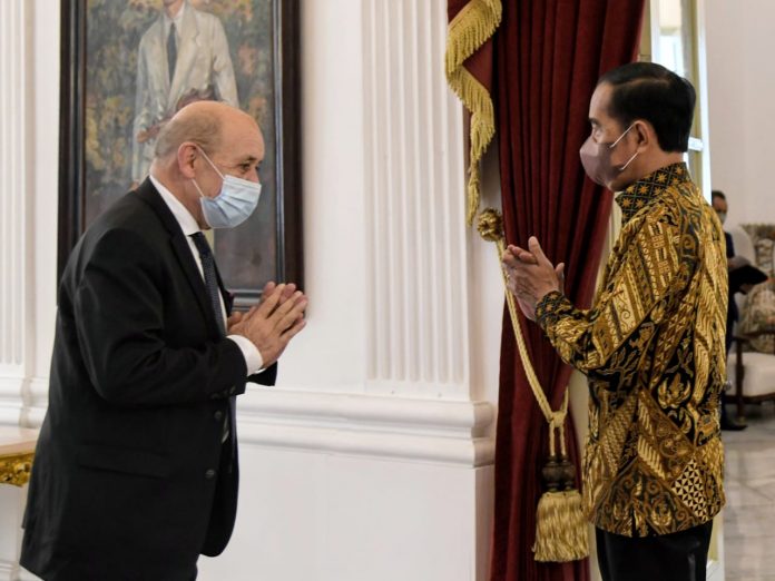 Presiden Joko Widodo menerima kunjungan kehormatan Menteri Urusan Eropa dan Luar Negeri Prancis Jean-Yves Le Drian di Istana Merdeka, Jakarta, pada Rabu, 24 November 2021