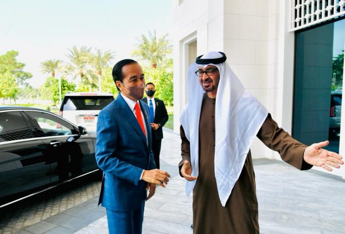 Presiden Joko Widodo tiba di Istana Al-Shatie, Abu Dhabi, Persatuan Emirat Arab (PEA) pada Rabu siang, 3 November 2021 disambut langsung Putra Mahkota Abu Dhabi