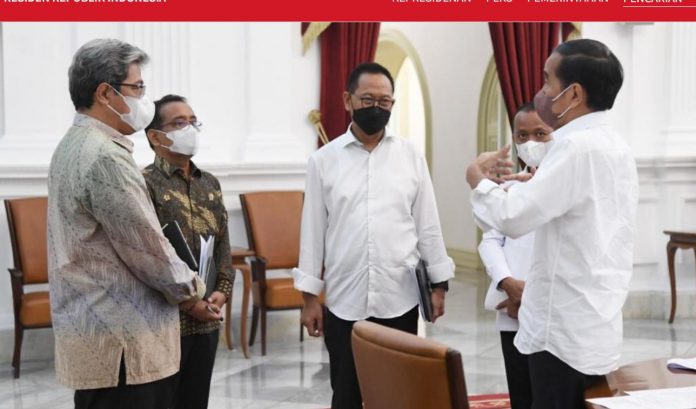 Presiden Joko Widodo menerima Kepala dan Wakil Kepala Badan Otorita Ibu Kota Nusantara (IKN) di Istana Merdeka, Jakarta, pada Selasa, 29 Maret 2022.