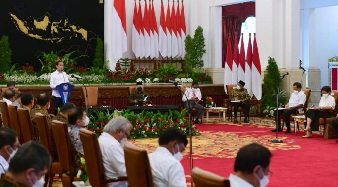 Presiden Joko Widodo memimpin Sidang Kabinet Paripurna di Istana Negara, Jakarta, pada Selasa, 5 April 2022.