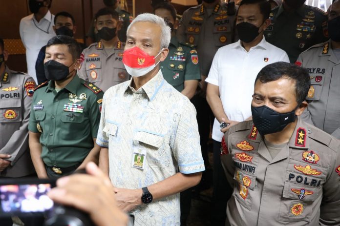 Gubernur Jawa Tengah Ganjar Pranowo menginstruksikan kepada jajarannya untuk siaga cegah kasus PMK pada hewan (Foto Pemprov Jateng)