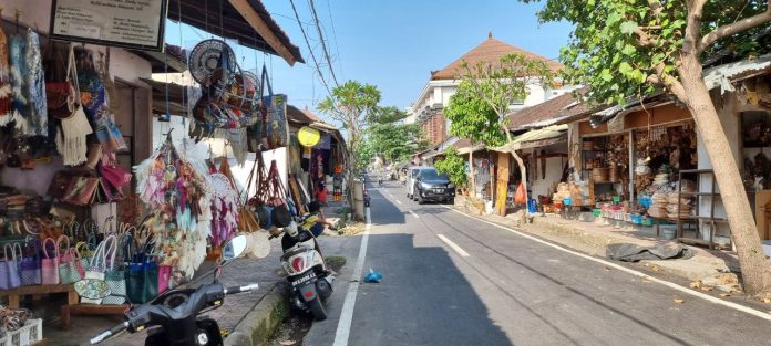 Suasana Pasar Seni Sukawati di Jl Lettu Wayan Suta (Foto BS) 1