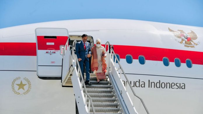 Presiden Joko Widodo dan Ibu Iriana Joko Widodo beserta delegasi tiba di Bandar Udara Internasional Rzeszow-Jasionka, Polandia pada Selasa, 28 Juni 2022 sekitar pukul 11.50 waktu setempat.