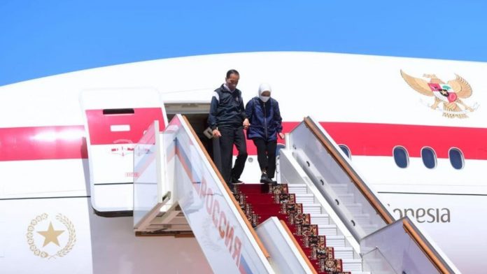 Presiden Joko Widodo dan Ibu Iriana tiba di Moskow, Rusia